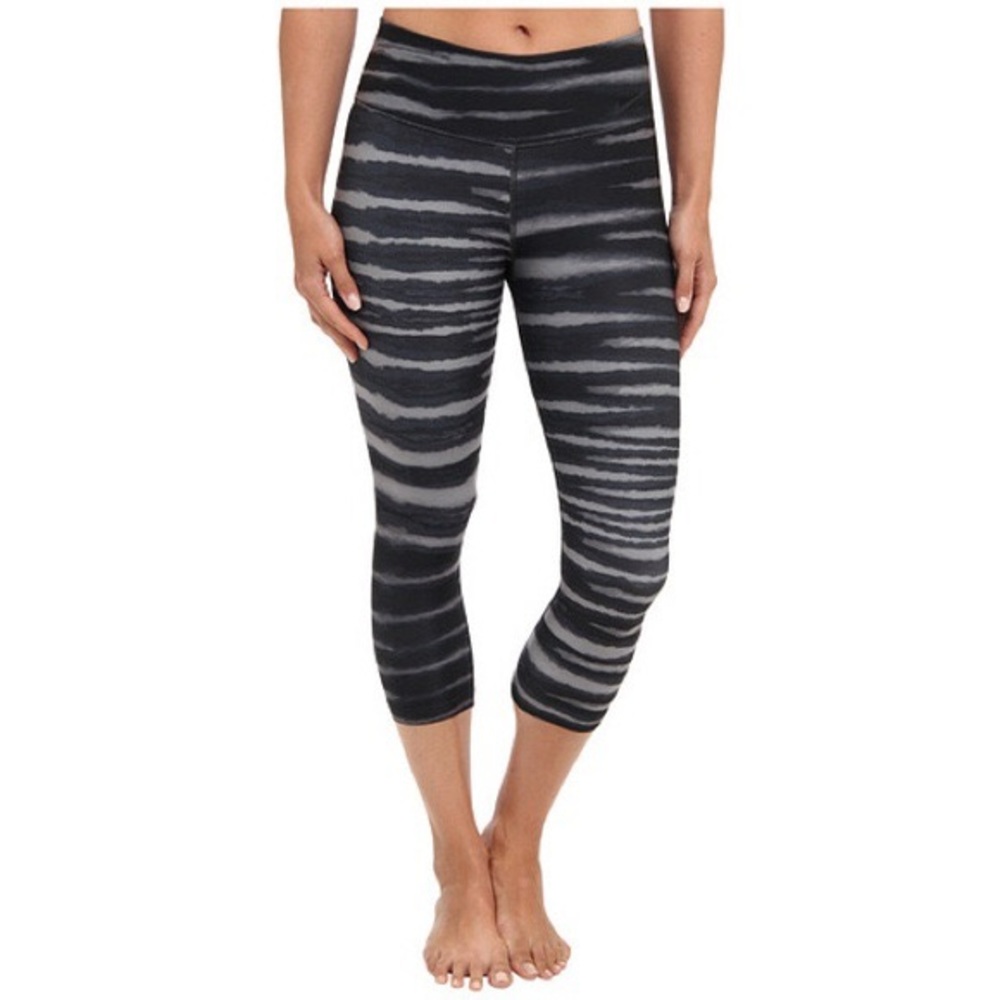 NIKE ONE LEGEND 2.0 CAPRI LEGGING